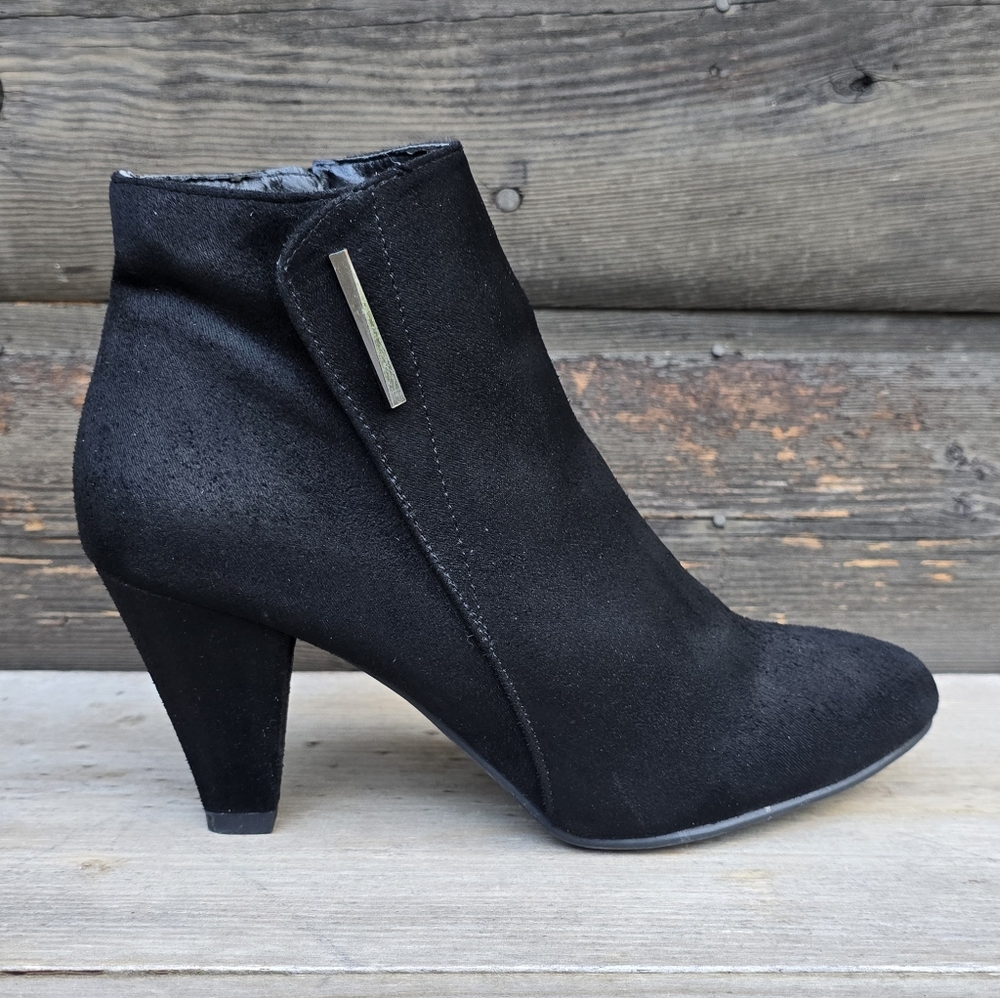 CL By Laundry Not Sorry Modern Minimalist Block Heel Comfort Bootie 9M - Picture 1 of 15
